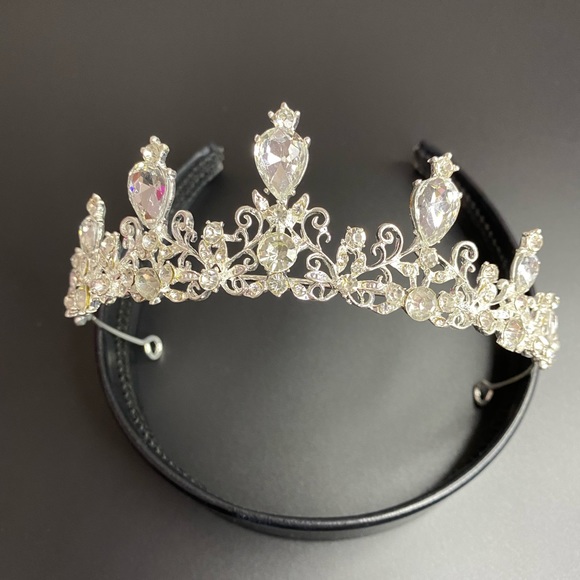 Wedding day crown tiara sparkle